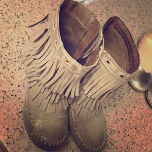 Girls boots